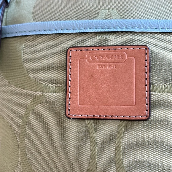 EUC Coach signature lime green canvas messenger crossbody with light blue trim - Picture 5 of 6